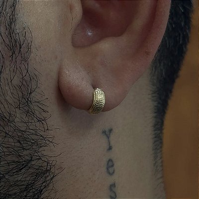 ARGOLA LARGA detalhada P – Banhada a Ouro 18K