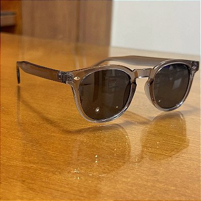 Óculos de Sol Redondo Transparente Fumê com Lente Marrom e Proteção UV400