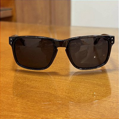 Óculos de Sol Quadrado Preto com Lente Marrom e Proteção UV400