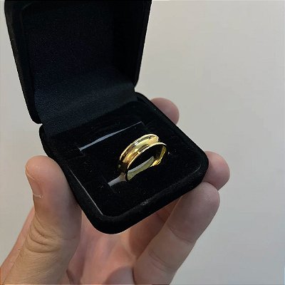 Aliança Modelo Curvada Anatômica 7mm – Banhada a Ouro 18K