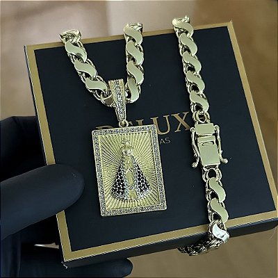 CORRENTE FRISO S( 8mm- 70Cm) + PINGENTE PLACA NOSSA SENHORA CRAVEJADA EM ZIRCÔNIA PREMIUM G - BANHADO A OURO 18K