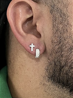 2 PARES BRINCO CRUZ  P ARGOLA CRAVEJADA  M - BANHO DE PRATA