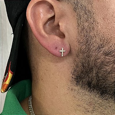 Brinco Cruz Mini Cravejada com Zircônias – Banhado a Ouro 18K