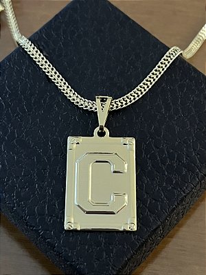 PINGENTE PLACA LETRA C Tamanho (M)( 2g- 3x4cm)  BANHO DE OURO 18K