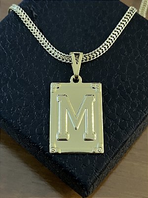 PINGENTE PLACA LETRA M Tamanho (M)( 2g- 3x4cm)  BANHO DE OURO 18K