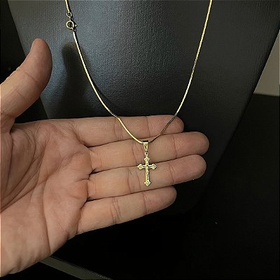 Corrente Rabo de Rato 1.8mm + Pingente Crucifixo Trabalhado com Jesus – Escolha 60cm ou 70cm – Banhada a Ouro 18K