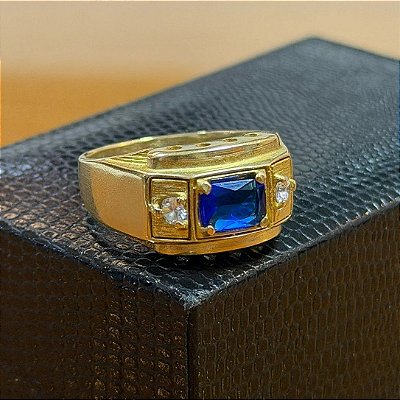 Anel Modelo com Pedra Retangular Azul e Zircônias Laterais – Feito em Moeda Antiga