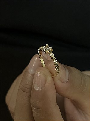 Anel com Zircônia Quadrada – Banho de Ouro 18K