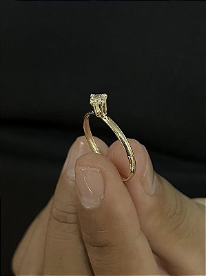 Anel com Zircônia Central – Banho de Ouro 18K