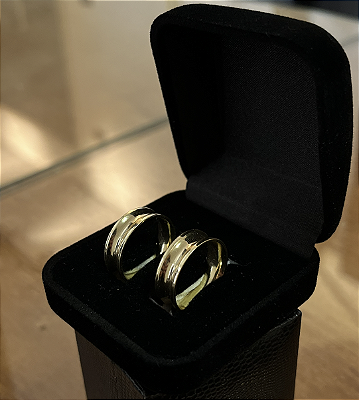 Par de Alianças em Moeda Antiga Lisa Boleada Elegante – Banho de Ouro 18K + Caixinha de Presente