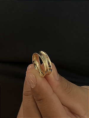 Aliança Modelo Côncava Anatômica 7mm – Feita em Moeda Antiga com Banho de Ouro 18K