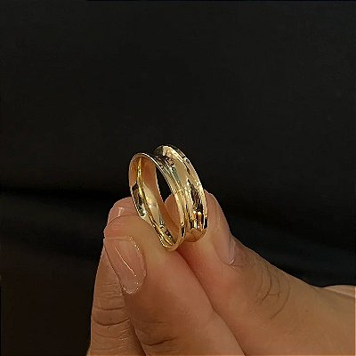 Aliança Modelo Côncava Anatômica 7mm – Feita em Moeda Antiga com Banho de Ouro 18K