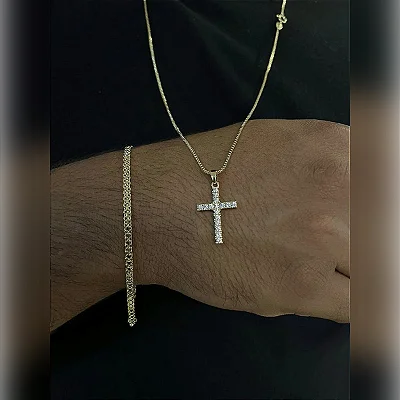 CORRENTE VENEZIANA 2MM 70CM + PULSEIRA CADEADO DUPLO 21CM + PINGENTE CRUZCRAVEJADA – Banhada a Ouro 18K