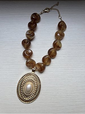 Colar Pedras com Maxi Medalha Pérola