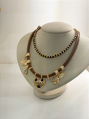 Colar Couro Pingentes