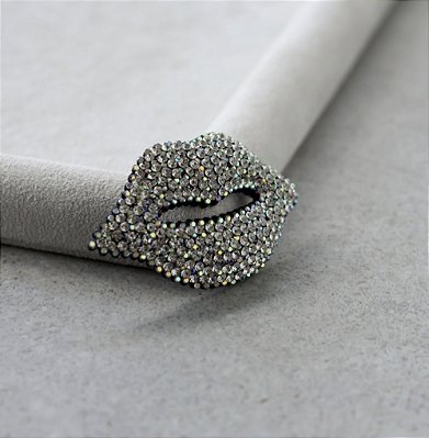 Broche Kiss