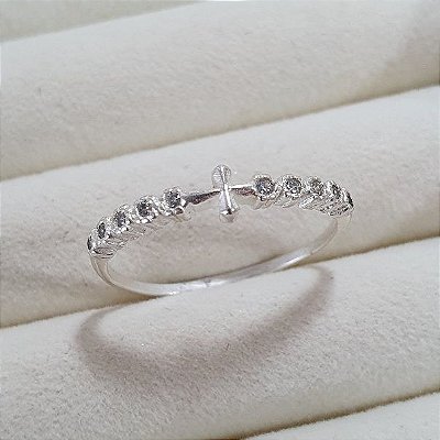 ANEL APARADOR PRATA 950 CRUZ COM PONTOS DE ZIRCONIAS NAS LATARAIS