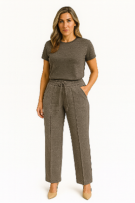 CONJUNTO BLUSA DECOTE REDONDO E MANGAS E CALÇA COM VINCO NA FRENTE CINZA CHUMBO