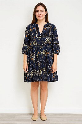 VESTIDO CURTO MANGAS 7/8 DETALHE AMARRAÇÃO DECOTE V ESTAMPADO AZUL MARINHO VERDE E LARANJA