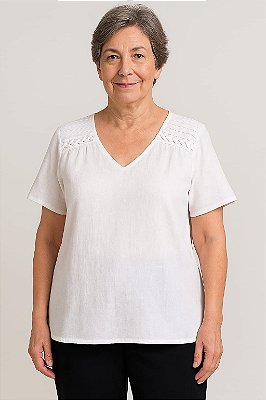 BLUSA COM MANGA CURTA DETALHE TRANÇADO NOS OMBROS BRANCA