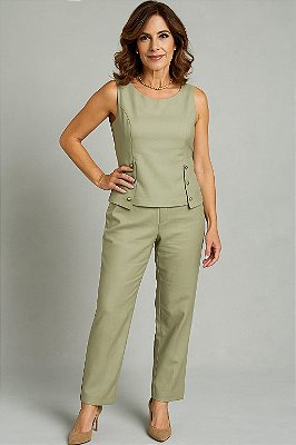 CONJUNTO BLUSA CAVADA TRES BOTOES DOURADOS DE CADA LADO E CALÇA RETA PASSANTES E BOSOS FACA VERDE MENTA