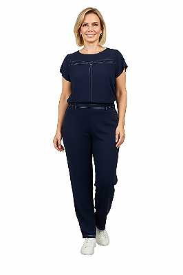 CONJUNTO BLUSA COM MANGA CURTA E CALÇA FORRADA COM ELASTICOS AMBOS PESPONTADOS EM BRANCO COR AZUL MARINHO