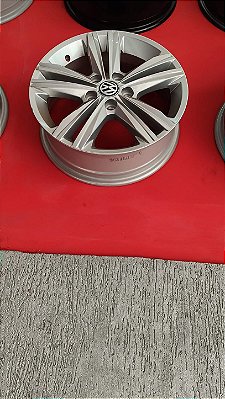 Jogo roda Volksvagen Polo Aro 15 5x100 Prata brilhante Semi nova