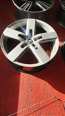 Jogo roda Volcano Aro 20 5x112 Prata brilhante Novas
