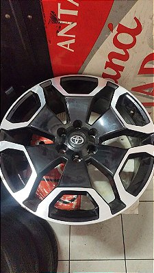 Jogo roda GT7 Aro 22 6x139.7 Preta brilhante diamantada Semi novas