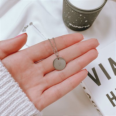 Colar Inicial Medalha M