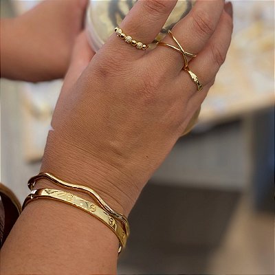 Bracelete Ondulado Minimalista Liso Banhado em Ouro