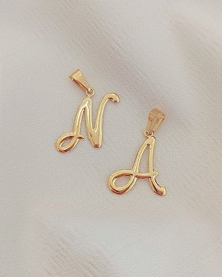 Pingente Letra Cursiva Banhado em Ouro 18k