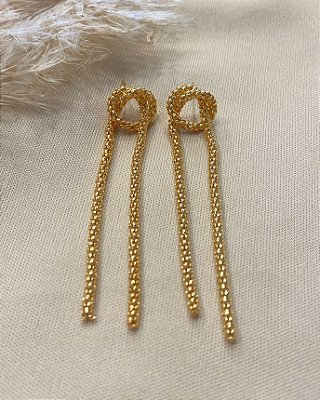 Brinco Longo com Nó em Malha Italiana Banhado em Ouro