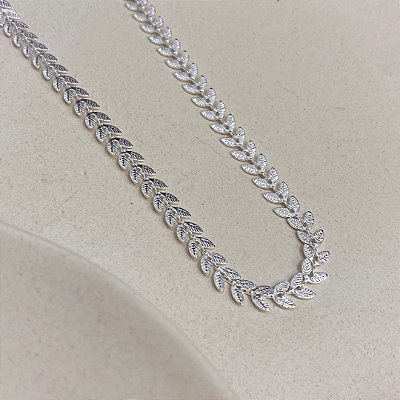Choker Folhas Delicada Banhada em Prata