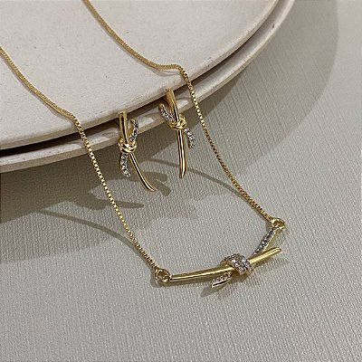 Conjunto Nó Inspirado Knot Cravejado Banhado em Ouro