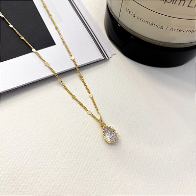 Colar Delicado Pingente Gota Cravejada Banhado em Ouro