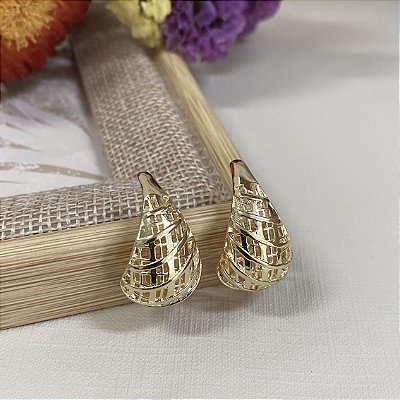 Brinco Gota Vazada Trabalhada Banhada em Ouro