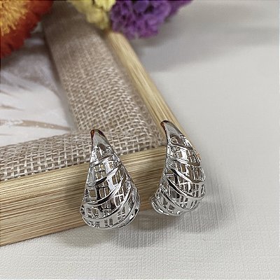 Brinco Gota Vazada Trabalhada Banhada em Ródio