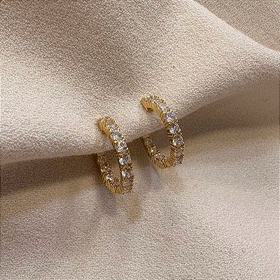 Argola Cravejada Frente e Interna 2cm Bahado em Ouro
