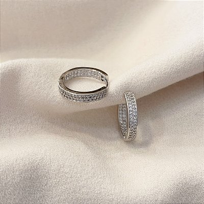 Argola Cravejada Duas Carreiras Frente e Interna Banhada Ródio