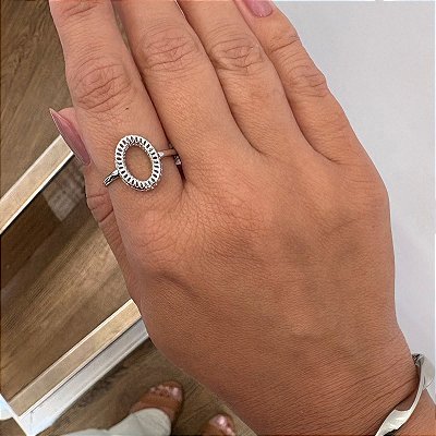 Anel Oval Vazado Leve Banhado Ródio