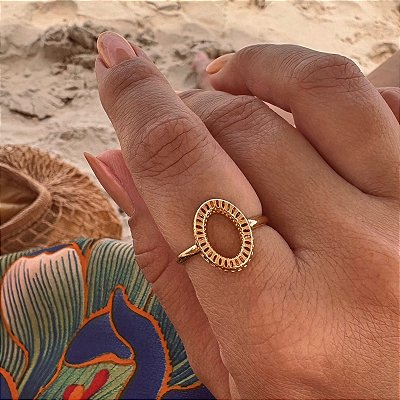 Anel Oval Vazado Leve Banhado Ouro