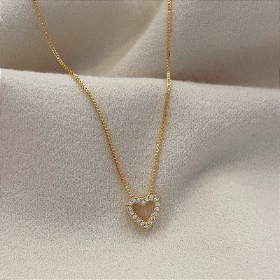Colar Minimalista Coração Cravejado Vazado Banho Ouro