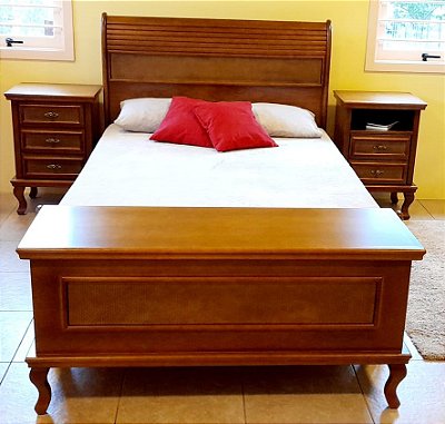 Cama de Casal 1,60 x 2,00 - ( 02 Mesas de Cabeceiras + Baú ) - Móveis de Gramado