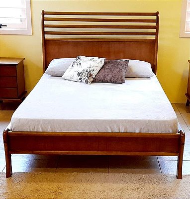 Cama de Madeira Maciça - Móveis de Gramado