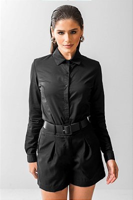 Camisa preta de tricoline com pences, ajustada feminina