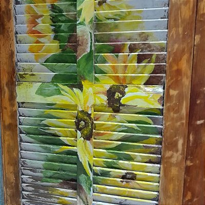 Janela Antiga com Arte Pintura Girassol