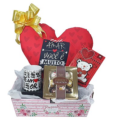 Presente De Amor - Para Namorada / Namorado - Kit Cesta Com Almofada, Caneca E Cartão + Chocolate Ferrero Collection