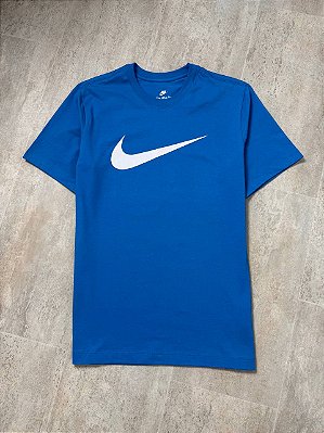 Camiseta Nike Sportswear Swoosh Azul