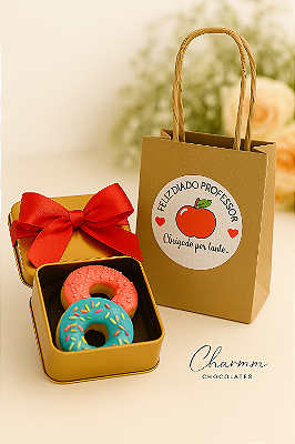 Latinha Dourada com 2 Mini Donuts Coloridos na Sacolinha Kraft | Presente Dia dos Professores
